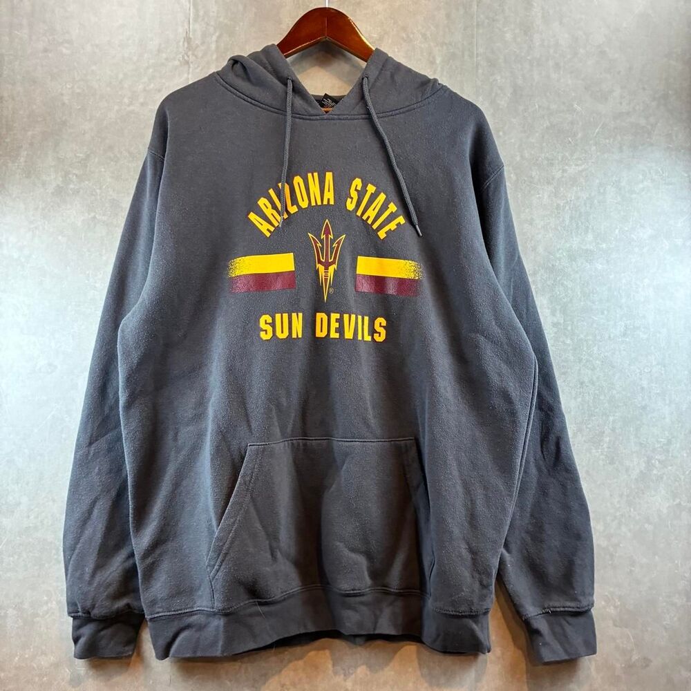 Colosseum Men's Grey and Black Hoodie